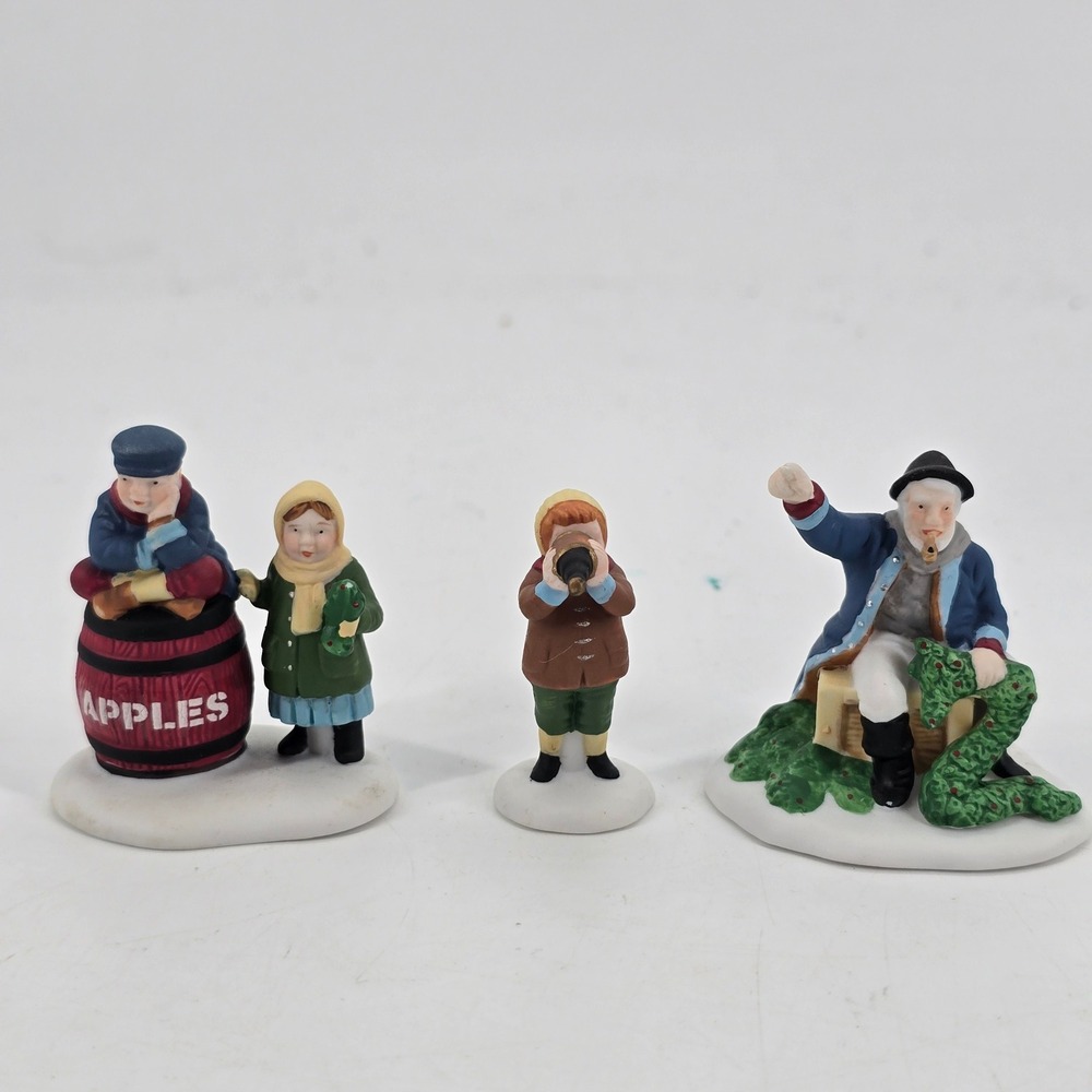 Dept 56 Old Man and the Sea Heritage Village Porcelain Accessories 5655-3 *